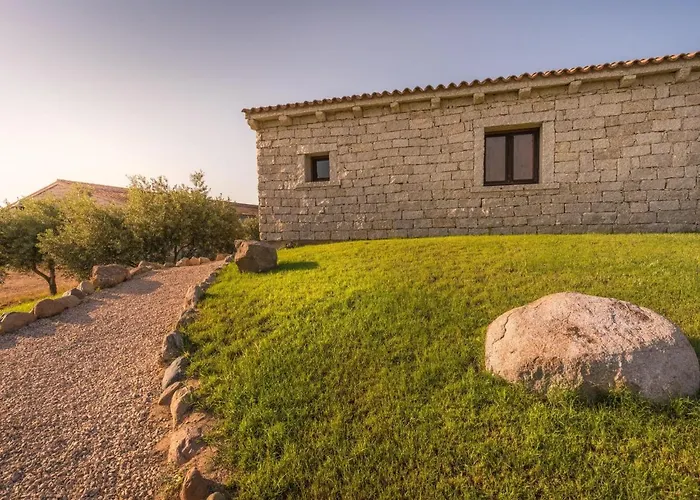 D Pietraia 11b Trilo Apart Otel 3*